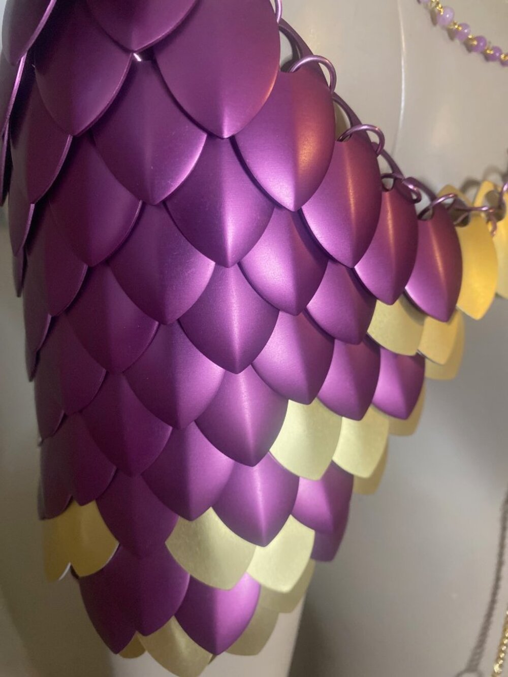Fairy fantasy scalemail chainmail shoulder armor pauldrons pink jade gold - Picture 4 of 12